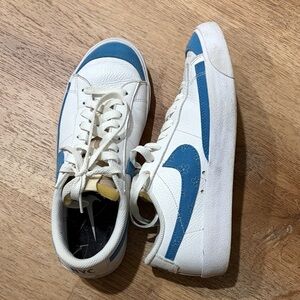 Nike Women's White and Blue Sneakers